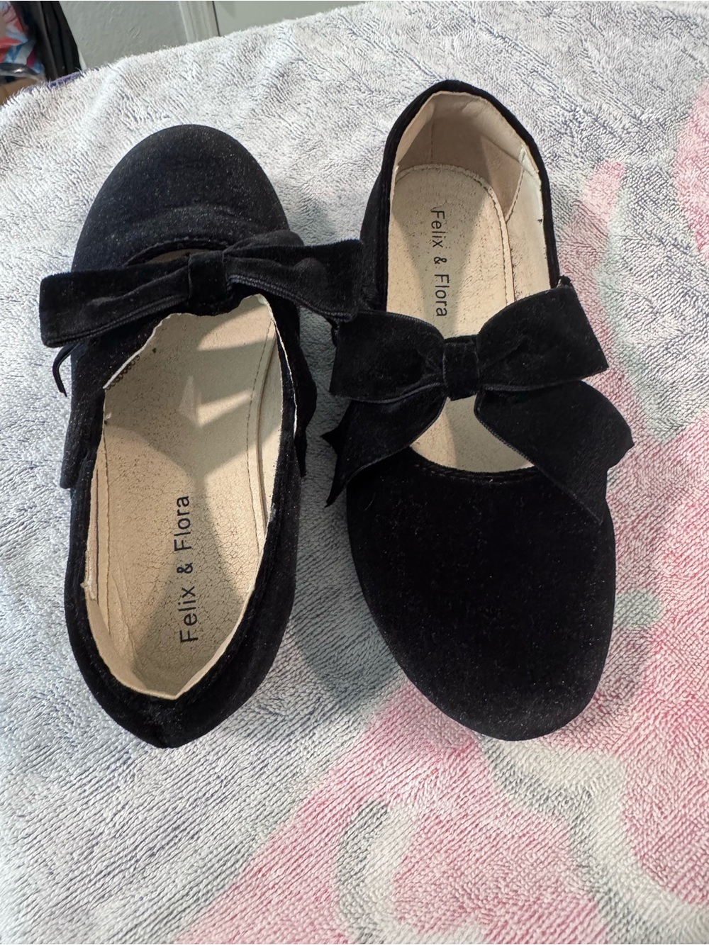 Felix & Flora Girls' Black Velvet Bow Mary Jane Dress Shoes